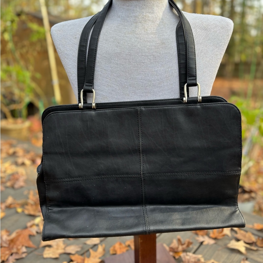 Large Liz Claiborne shoulder toge bag